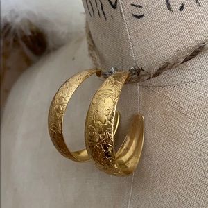 🌟3/$15 Vintage 90’s gold tone half hoop earrings
